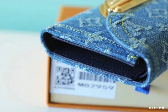 Vuitton VICTORINE Wallet Louis 0711